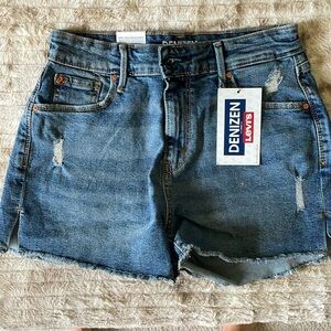 NWT Levi high rise fringe denim short